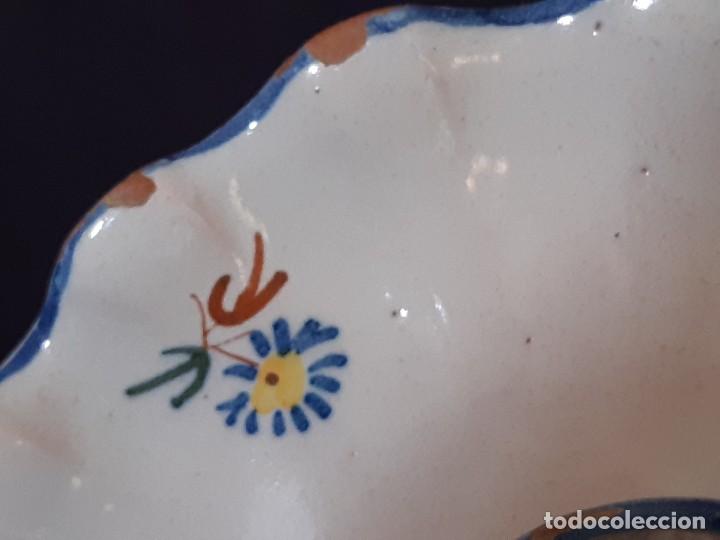 Antigüedades: Mancerina de cerámica. Policromada. Serie florecita. AfFrmada. Alcora. Siglo XVIII. - Foto 6 - 254892750