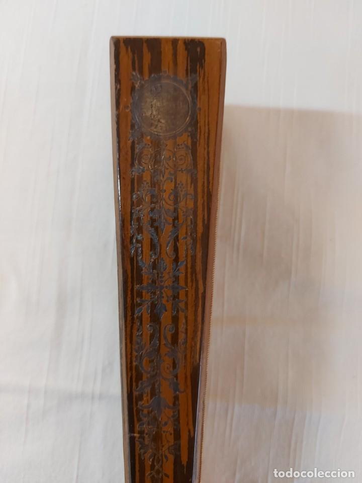 Antig&uuml;edades: Abanico de seda y madera labrada. Philippus 1744 - Foto 6