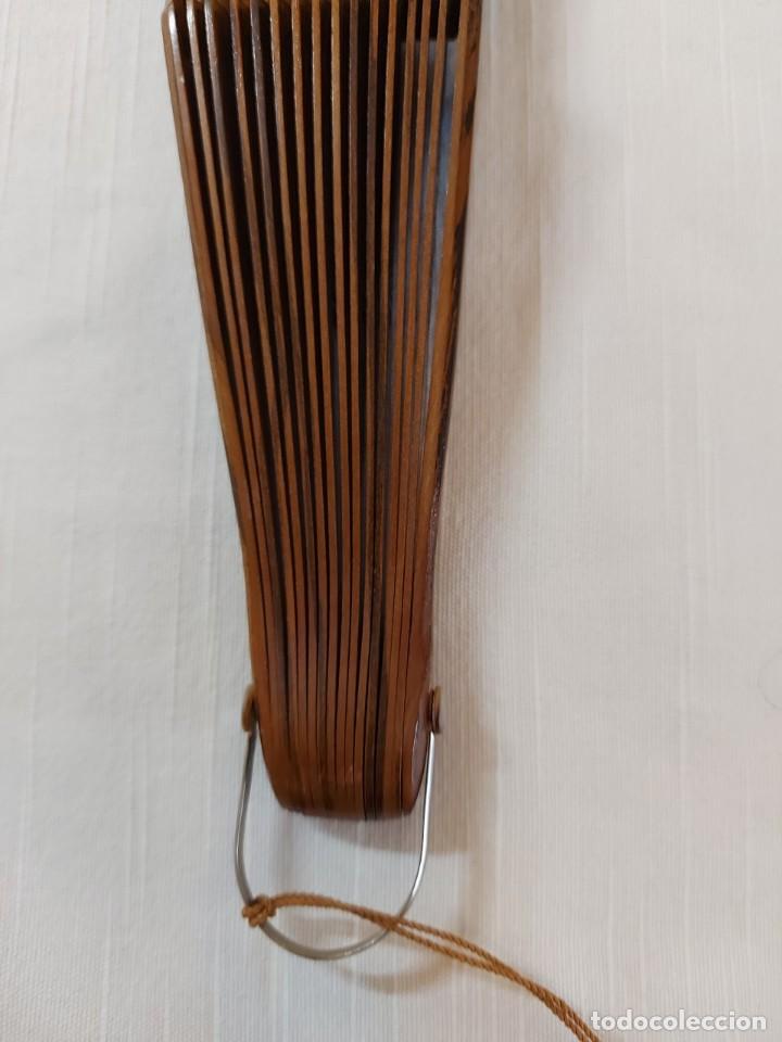 Antig&uuml;edades: Abanico de seda y madera labrada. Philippus 1744 - Foto 7