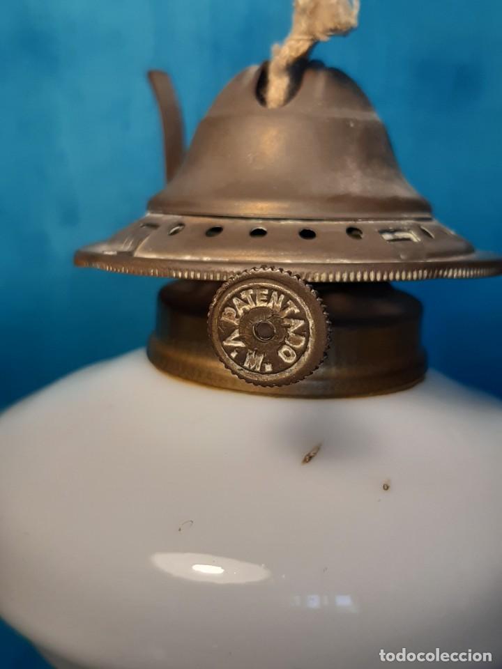 Antig&uuml;edades: ANTIGUO QUINQU&Eacute; DE OPALINA BLANCA, - Foto 2