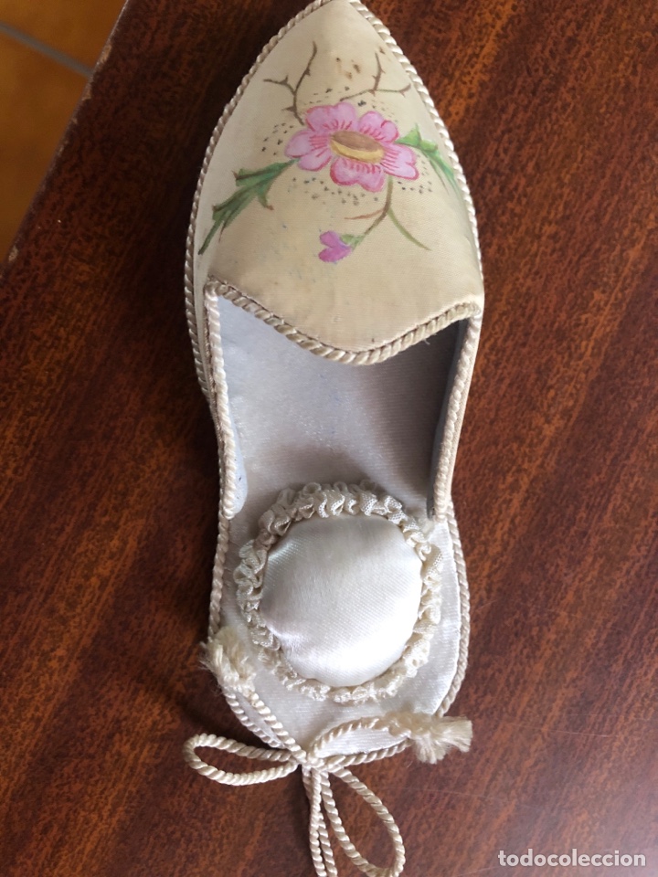 Antig&uuml;edades: Antiguo alfiletero de seda. Mide 14 cm - Foto 5