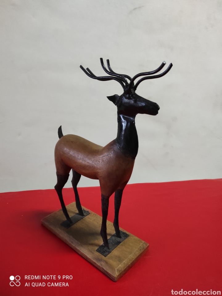 Antig&uuml;edades: Figura de ciervo en madera y chapa - Foto 2