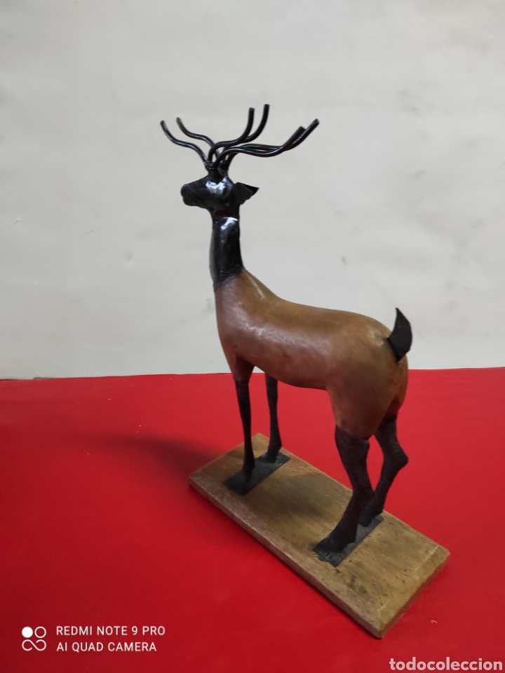 Antig&uuml;edades: Figura de ciervo en madera y chapa - Foto 3