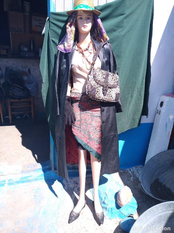 Antig&uuml;edades: chqueta larga de cuero de mujer - Foto 2
