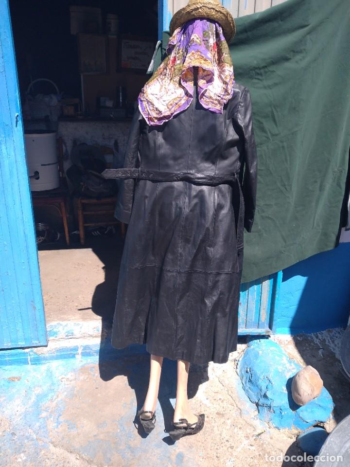 Antig&uuml;edades: chqueta larga de cuero de mujer - Foto 4