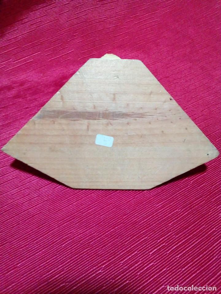 Antig&uuml;edades: MENSULA DE MADERA Y RESINA - Foto 5