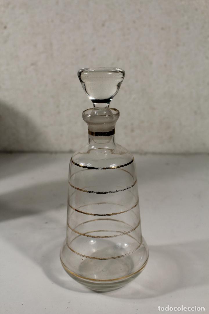 Antig&uuml;edades: antigua botella licorera de cristal - Foto 3