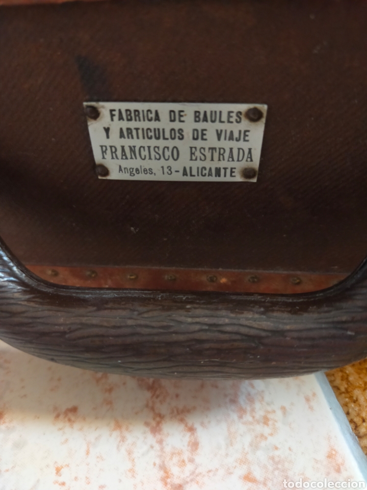 Antig&uuml;edades: Ba&uacute;l o malet&iacute;n antiguos - Foto 6