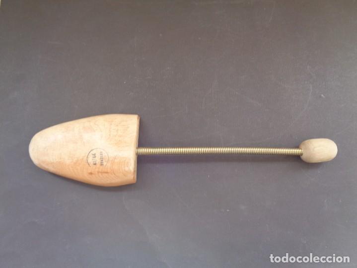 Antig&uuml;edades: HORMA PARA ZAPATO - Foto 1