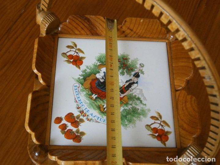 Antiques: ANTIGUA CESTA DE MADERA Y CERAMICA DE RECUERDO DE ASTURIAS. A&Ntilde;OS 60/70