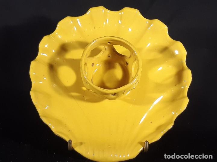 Antigüedades: Mancerina de cerámica. Alcora. Amarillo. Siglo XVIII. - Foto 2 - 256127795