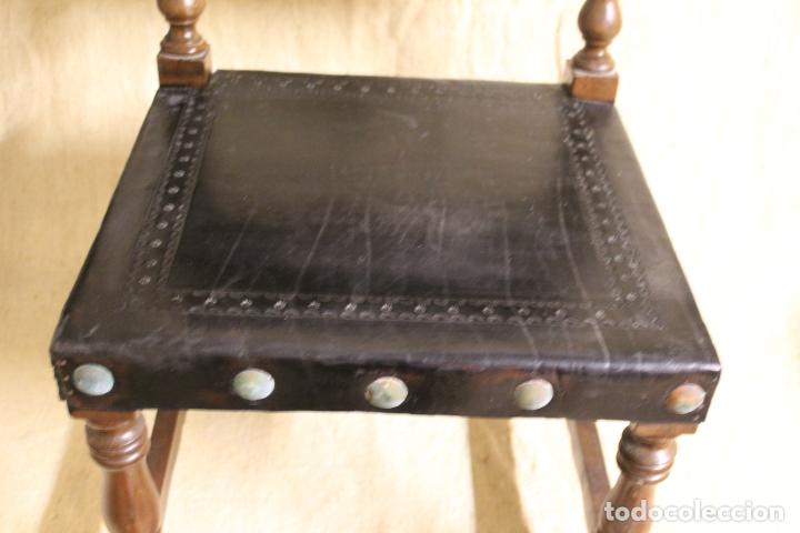 Antig&uuml;edades: silla peque&ntilde;a de cuero - Foto 4