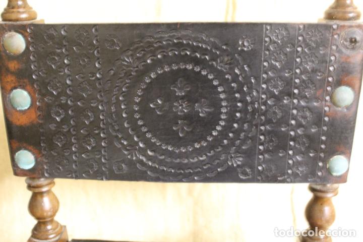 Antig&uuml;edades: silla peque&ntilde;a de cuero - Foto 5