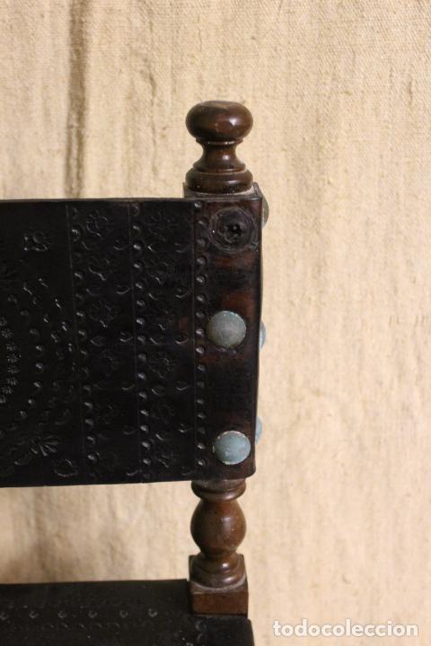 Antig&uuml;edades: silla peque&ntilde;a de cuero - Foto 6