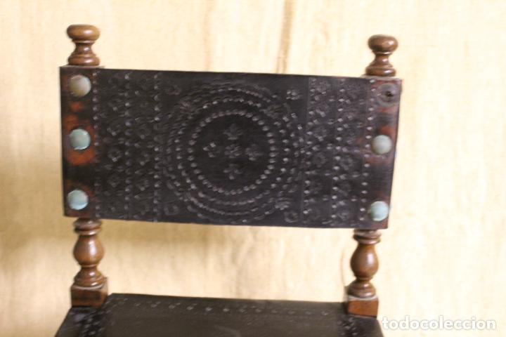 Antig&uuml;edades: silla peque&ntilde;a de cuero - Foto 7