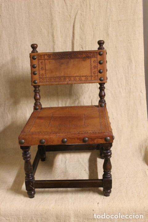 Antigüedades: silla pequeña de cuero - Foto 1 - 256150325