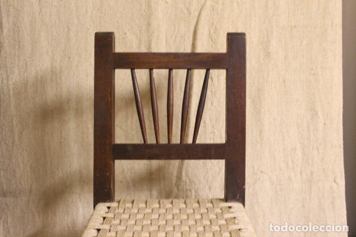 Antig&uuml;edades: silla peque&ntilde;a - Foto 3