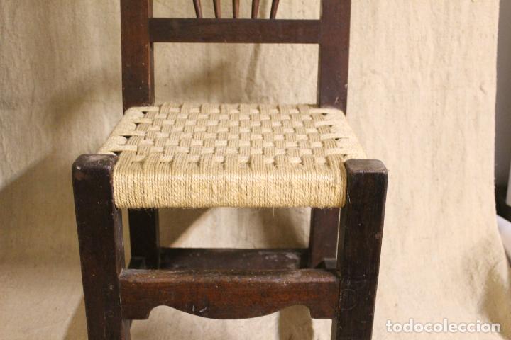 Antig&uuml;edades: silla peque&ntilde;a - Foto 4