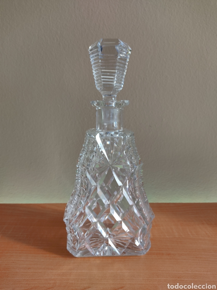 Antig&uuml;edades: Elegante botella licorera de cristal - Foto 1