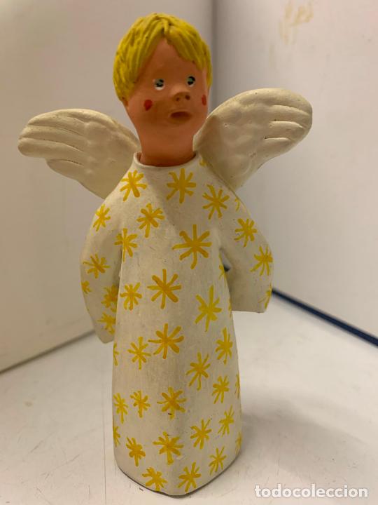 Antiquit&auml;ten: Gracioso angel en terracota. Mide unos 11 cms de altura