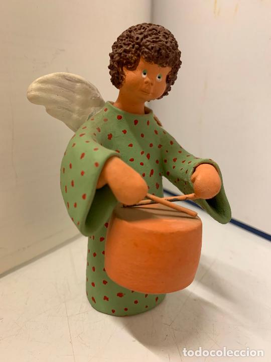 Antiquit&auml;ten: Gracioso angel en terracota. Mide unos 11 cms de altura
