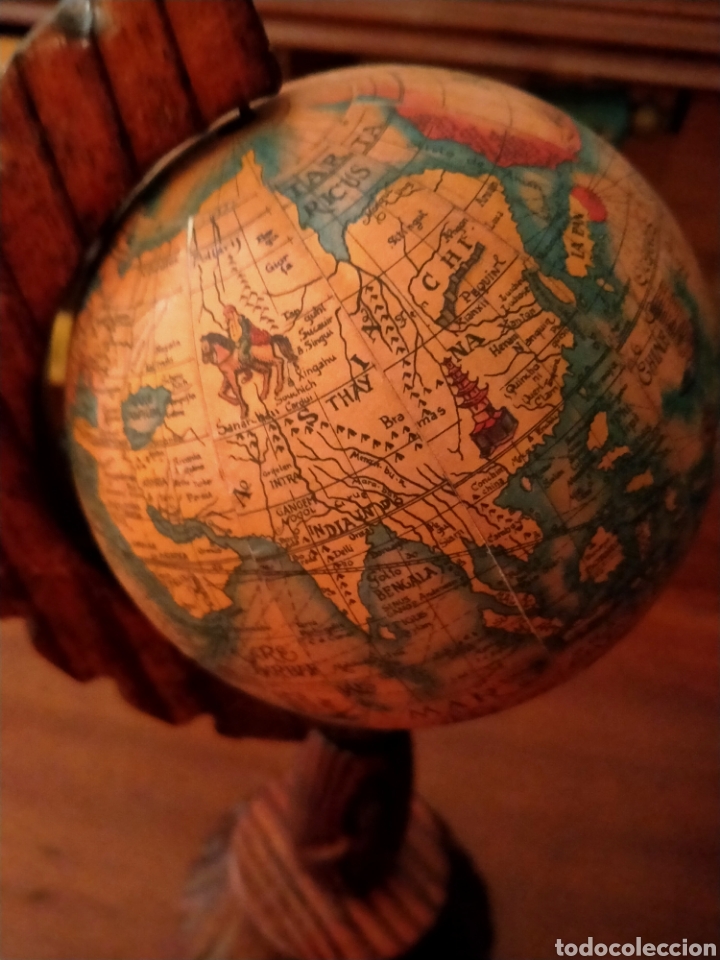 Antig&uuml;edades: Antiguo globo terr&aacute;queo con base de madera - Foto 3