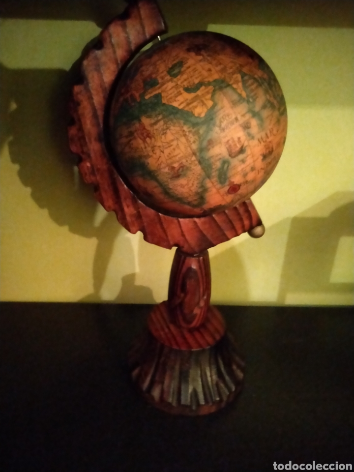 Antig&uuml;edades: Antiguo globo terr&aacute;queo con base de madera - Foto 1