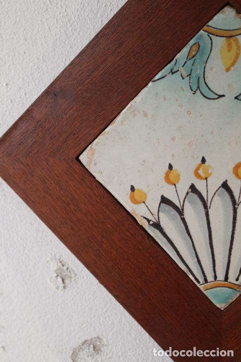 Antig&uuml;edades: azulejo de manises enmarcado - Foto 2