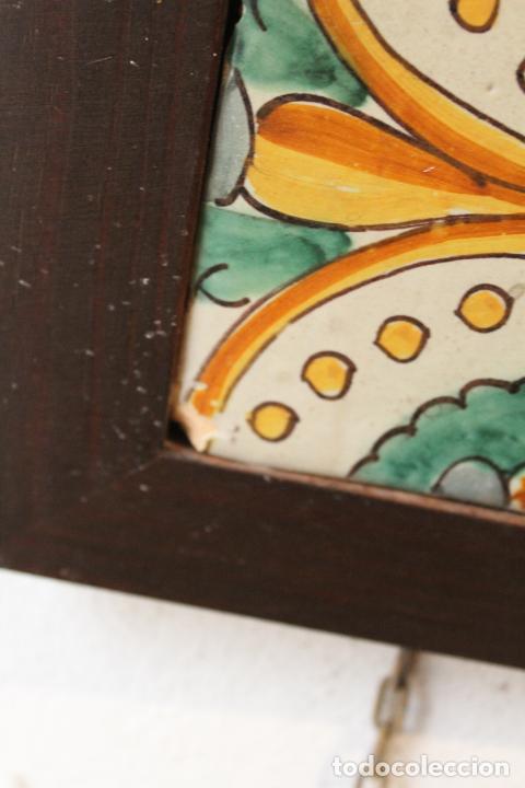 Antig&uuml;edades: azulejo de manises enmarcado - Foto 2