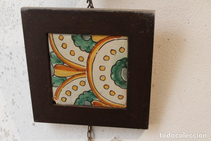 Antig&uuml;edades: azulejo de manises enmarcado - Foto 1