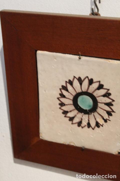 Antig&uuml;edades: azulejo de manises enmarcado - Foto 2