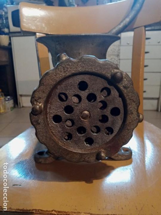 Antig&uuml;edades: PICADORA DE CARNE MANUAL - 32 . - Foto 2