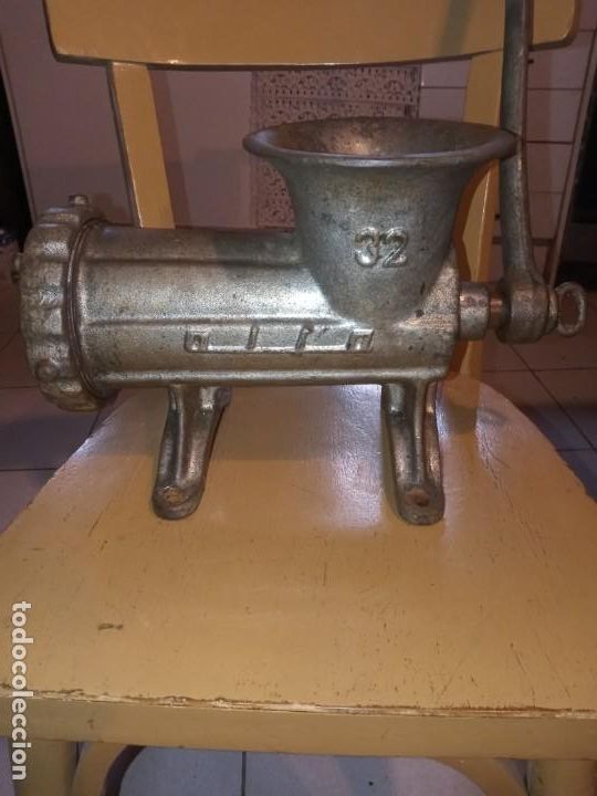 Antig&uuml;edades: PICADORA DE CARNE MANUAL - 32 . - Foto 3