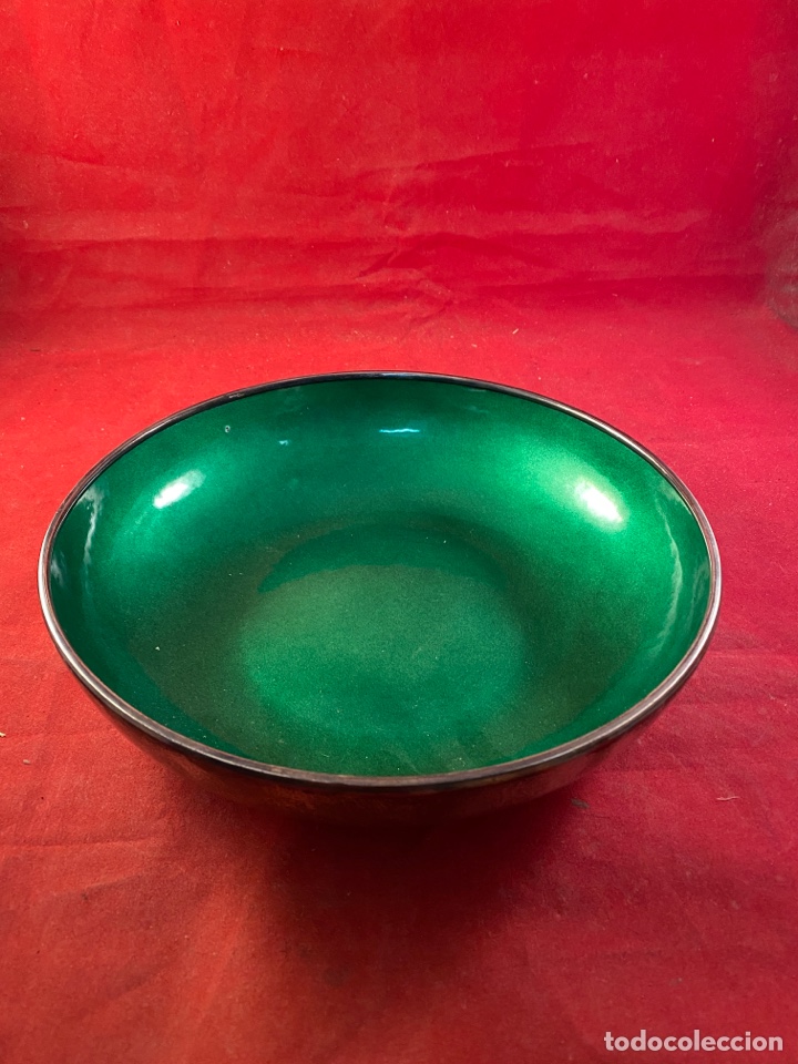 Antiques: Bonito cuenco verde esmaltado con base de plata
