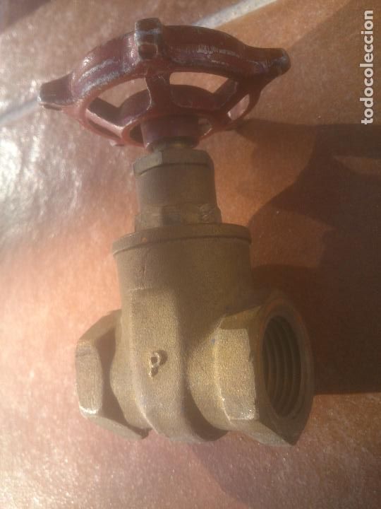 Antig&uuml;edades: LLAVE de bronce para jardin. Cierre de rueda. - Foto 2