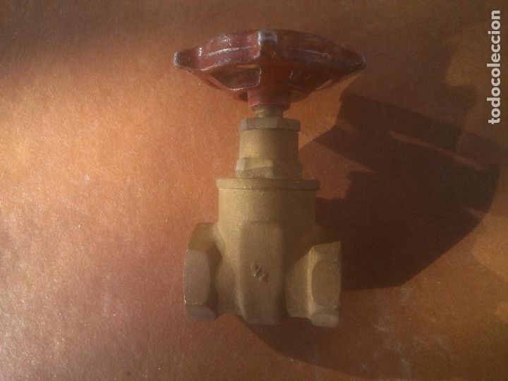 Antig&uuml;edades: LLAVE de bronce para jardin. Cierre de rueda. - Foto 1
