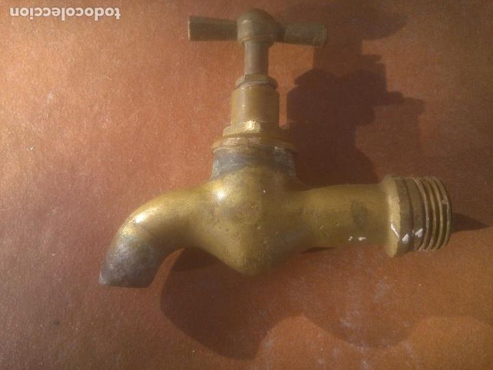 Antig&uuml;edades: GRIFO de bronce para jardin. - Foto 1