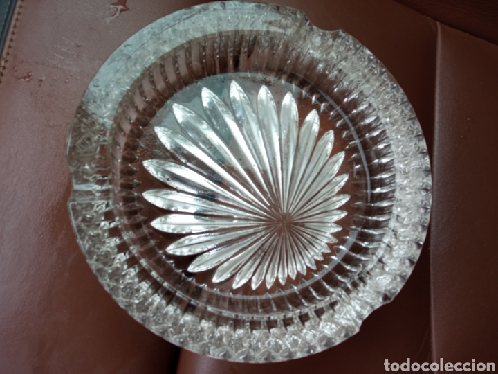 Antig&uuml;edades: Cenicero en cristal tallado centroeuropeo