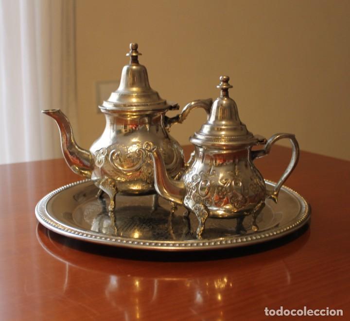 Antig&uuml;edades: DOS TETERAS ARABES Y UNA BANDEJA , - Foto 3