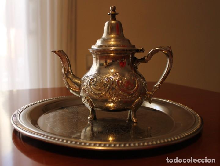 Antig&uuml;edades: DOS TETERAS ARABES Y UNA BANDEJA , - Foto 4