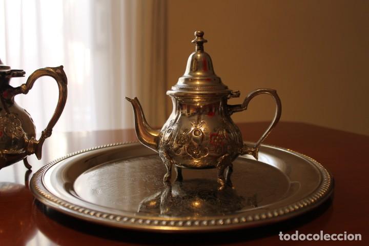 Antig&uuml;edades: DOS TETERAS ARABES Y UNA BANDEJA , - Foto 5