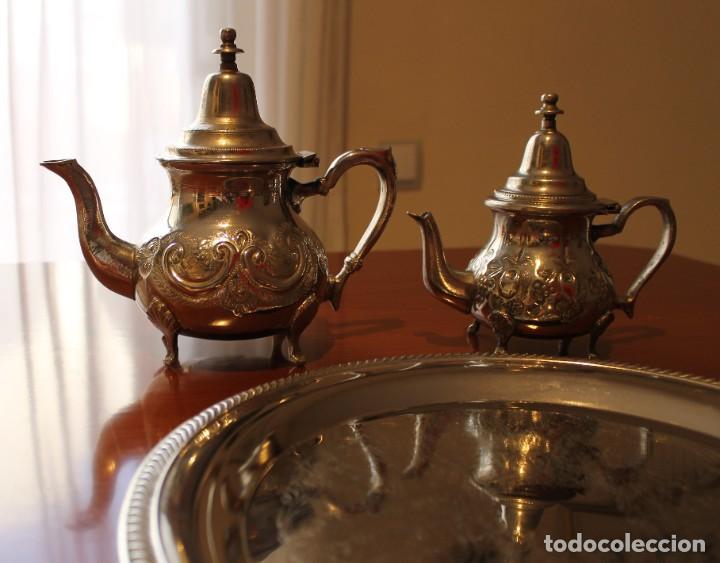 Antig&uuml;edades: DOS TETERAS ARABES Y UNA BANDEJA , - Foto 7