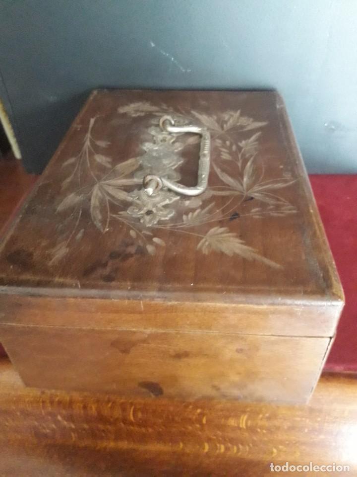 Antig&uuml;edades: Caja de madera - Foto 2