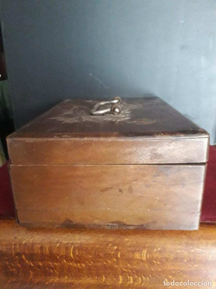 Antig&uuml;edades: Caja de madera - Foto 4