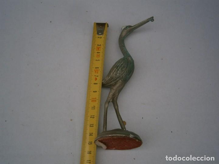 Antiguidades: ANTIGUA CIGUE&Ntilde;A DE METAL, A&Ntilde;OS 60/70