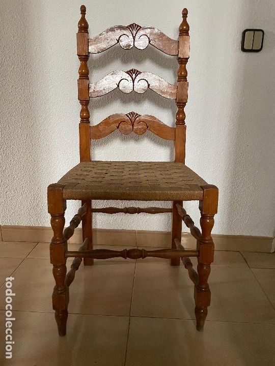 Antig&uuml;edades: Bonita silla madera y enea - Foto 2