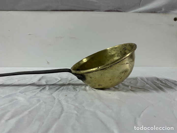 Antig&uuml;edades: Antiguo cucharon de laton y hierro. - Foto 5