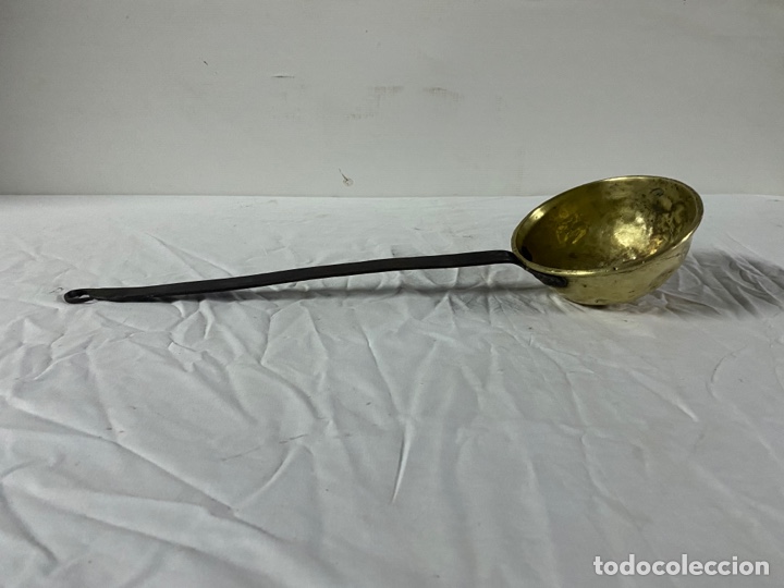 Antig&uuml;edades: Antiguo cucharon de laton y hierro. - Foto 6