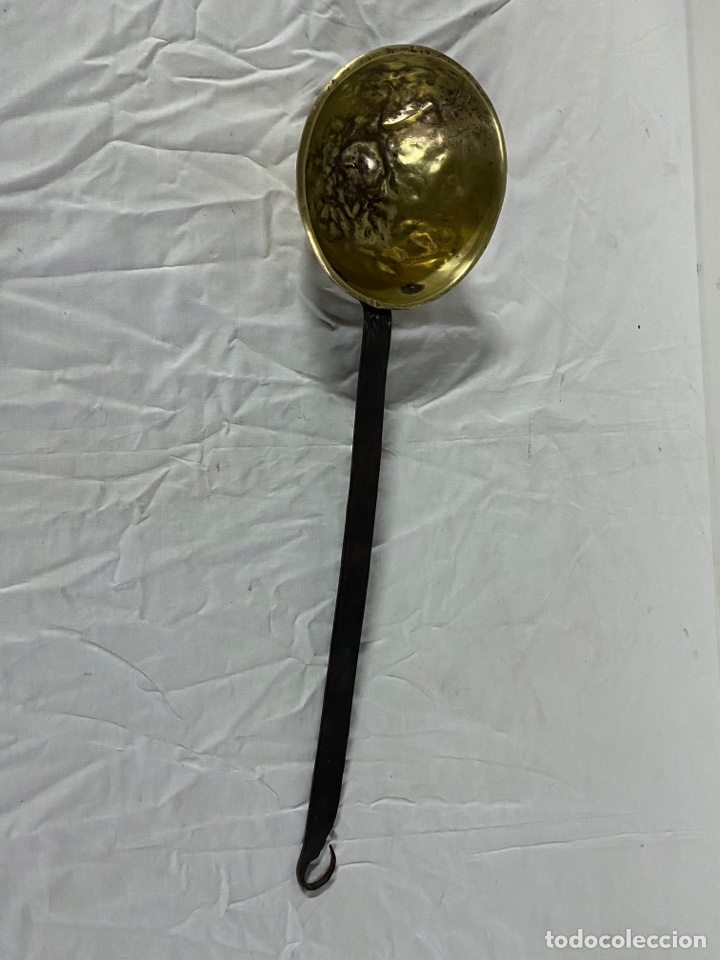 Antig&uuml;edades: Antiguo cucharon de laton y hierro. - Foto 1