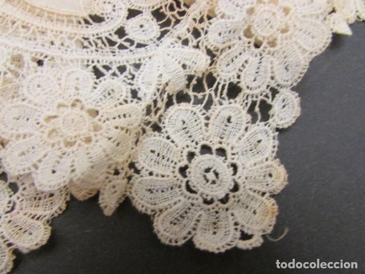 Antig&uuml;edades: PA&Ntilde;UELO DE ENCAJE Y SEDA S.XIX - Foto 3